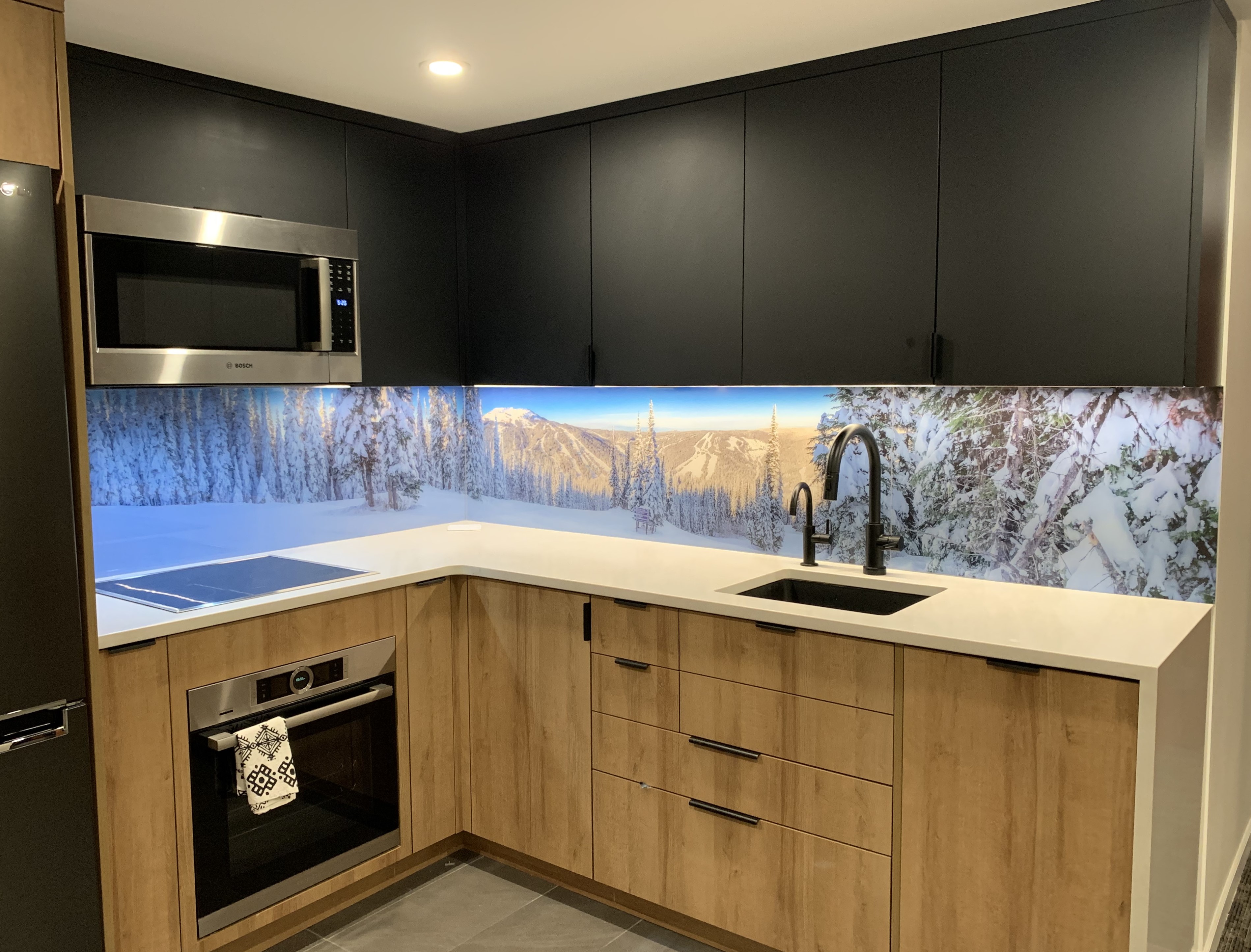 Illuminated splashback clearance